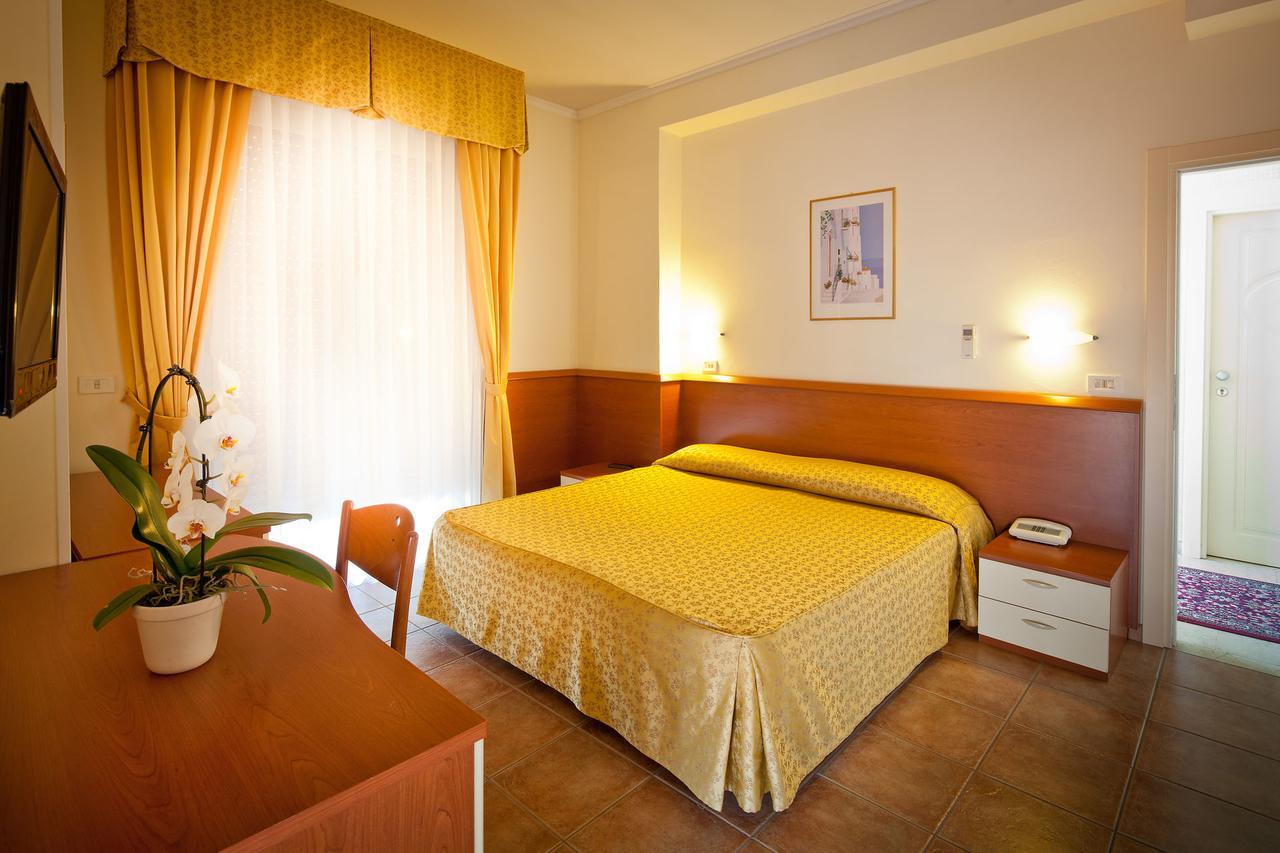 Hotel Beaurivage Fano Phòng bức ảnh